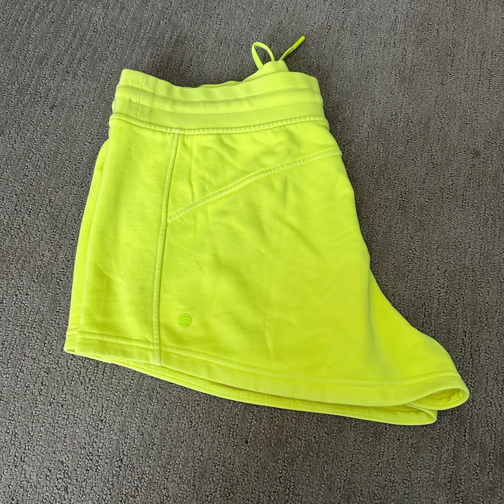NWOT Lululemon Inner Glow High Rise shorts 3”